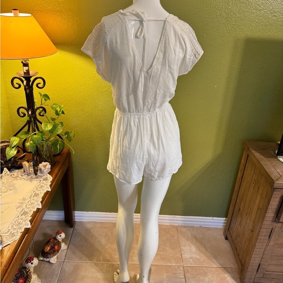 Abercrombie & Fitch White Floral Embroidered Romper - Picture 5 of 11